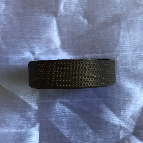 vintage 1990s holographic Metal Pog slammer yin yang - Picture 3 of 3